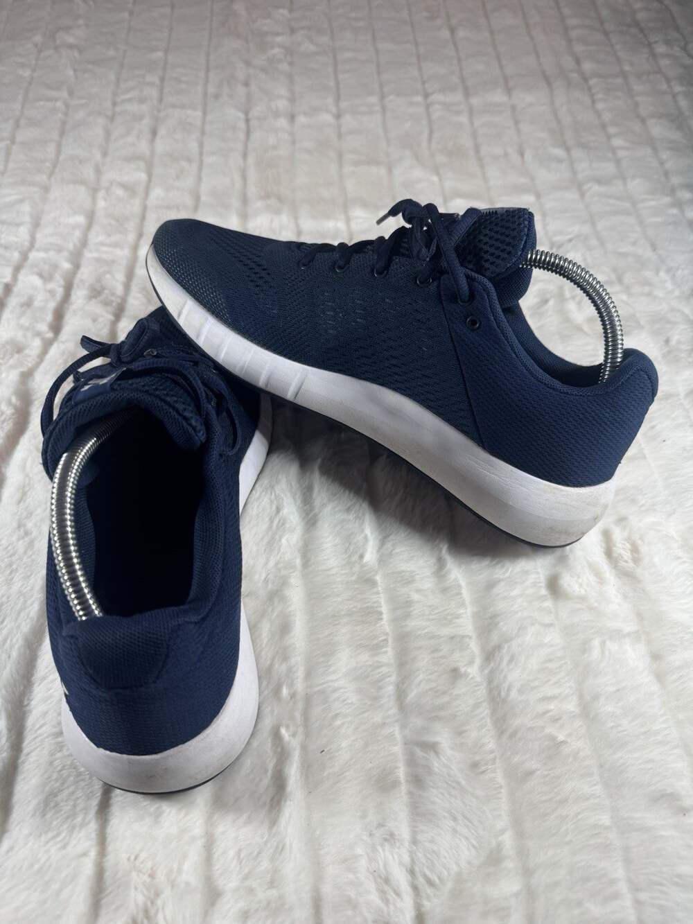 Under Armour Men’s Size 9.5 Navy Blue White Running Shoes Athletic Sneakers